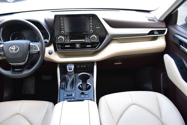 2021 Toyota Highlander XLE AWD - 23040700 - 31
