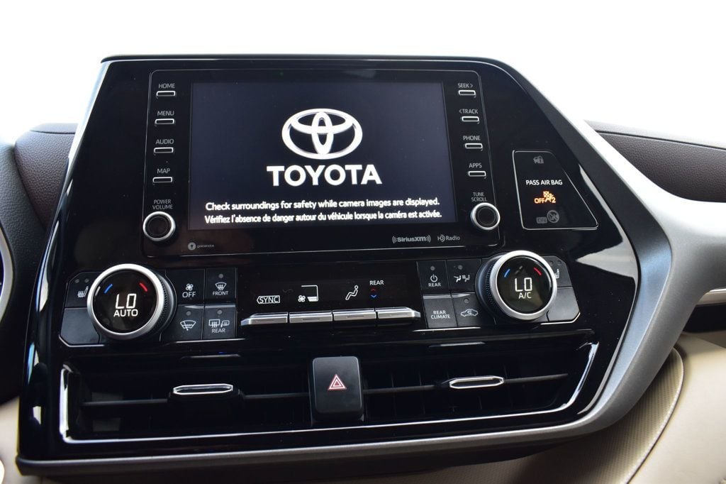 2021 Toyota Highlander XLE AWD - 23040700 - 32