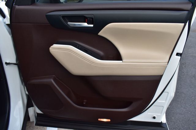 2021 Toyota Highlander XLE AWD - 23040700 - 50