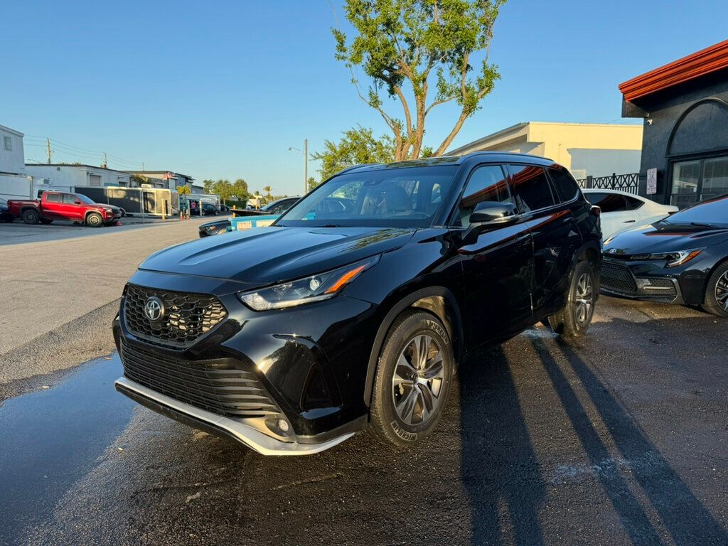 2021 Toyota Highlander XLE AWD - 23024498 - 1