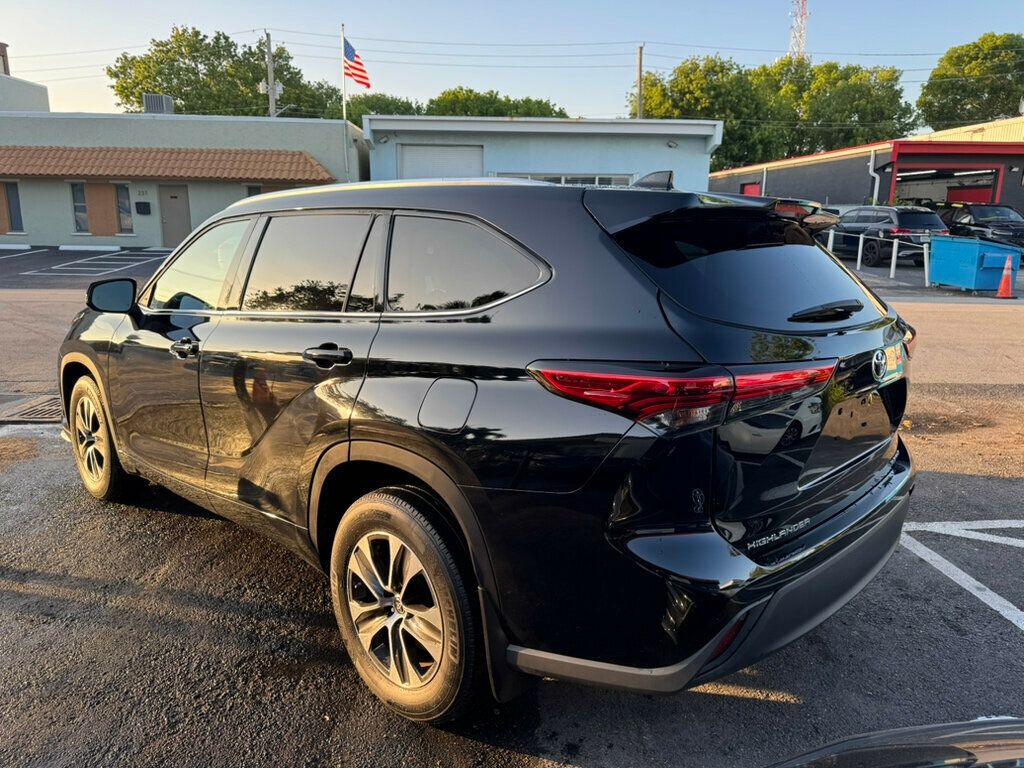 2021 Toyota Highlander XLE AWD - 23024498 - 3