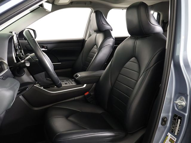 2021 Toyota Highlander XLE AWD - 23002801 - 32