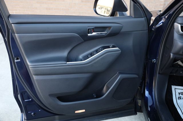 2021 Toyota Highlander XLE AWD - 22876742 - 13