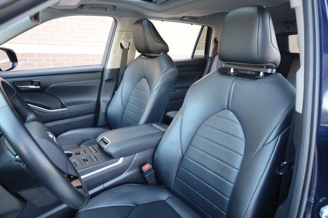 2021 Toyota Highlander XLE AWD - 22876742 - 16