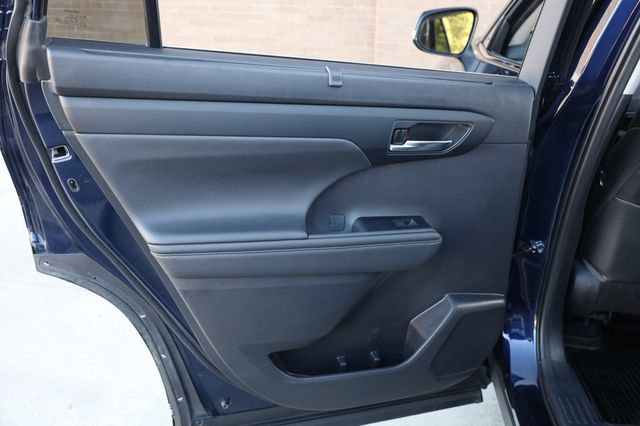 2021 Toyota Highlander XLE AWD - 22876742 - 18