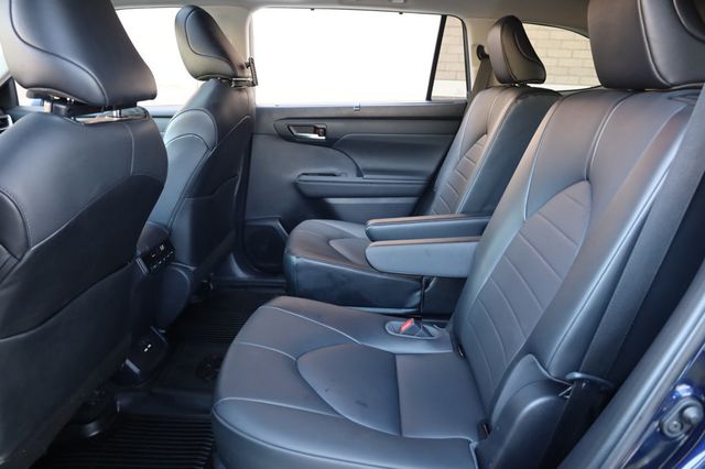 2021 Toyota Highlander XLE AWD - 22876742 - 19