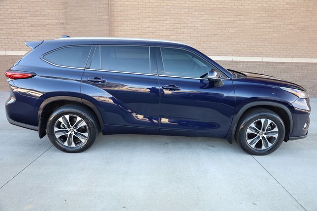 2021 Toyota Highlander XLE AWD - 22876742 - 2