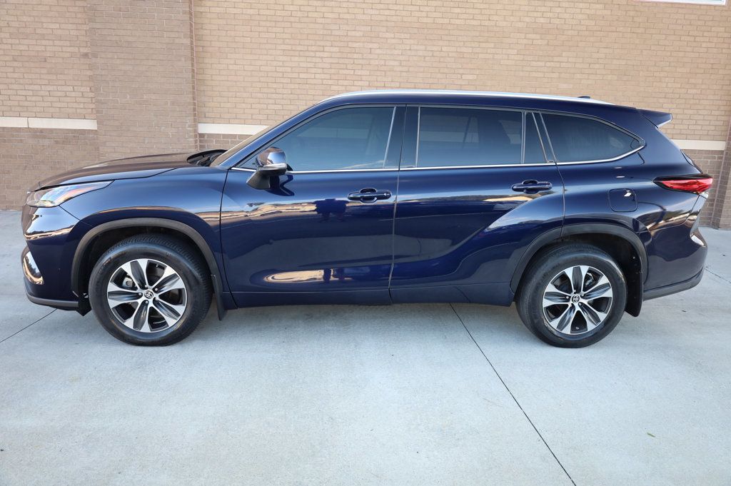 2021 Toyota Highlander XLE photo 4