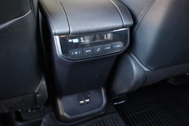 2021 Toyota Highlander XLE AWD - 22876742 - 39