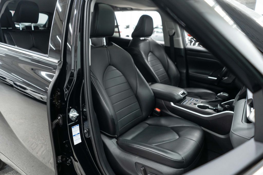 2021 Toyota Highlander XLE photo 9
