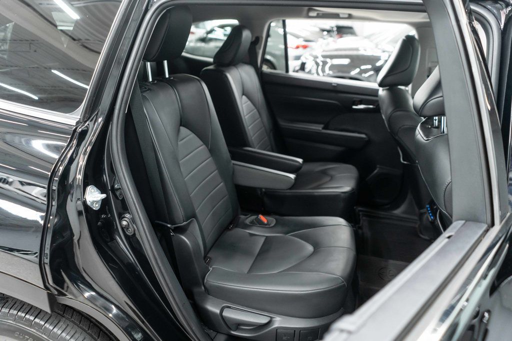 2021 Toyota Highlander XLE photo 10