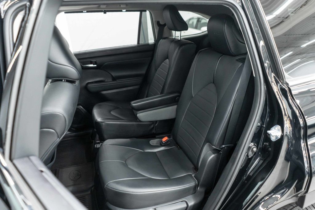 2021 Toyota Highlander XLE photo 15