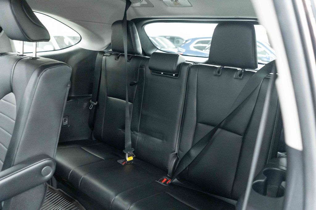 2021 Toyota Highlander XLE photo 18