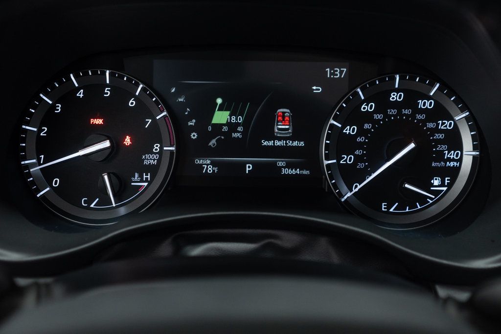 2021 Toyota Highlander XLE photo 23