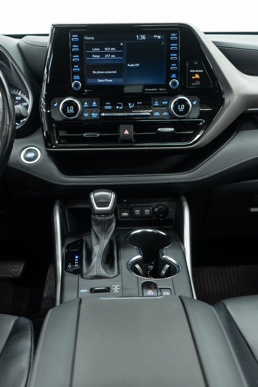 2021 Toyota Highlander XLE photo 24
