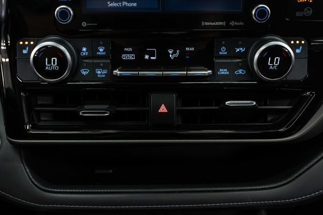 2021 Toyota Highlander XLE AWD - 22903209 - 25