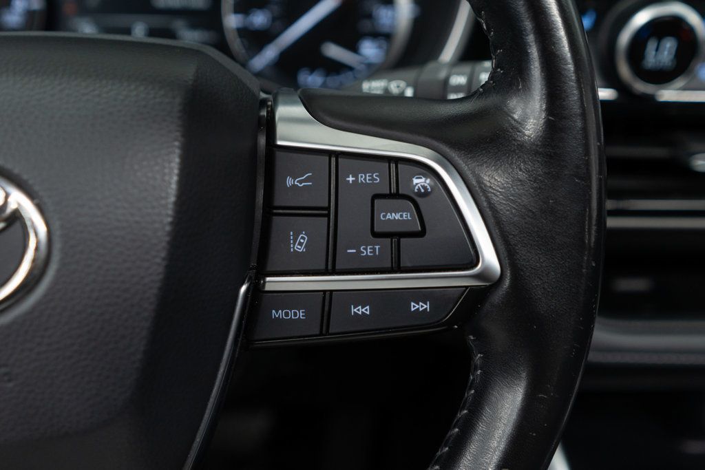 2021 Toyota Highlander XLE photo 28