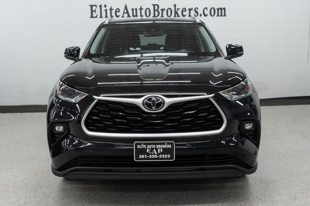 2021 Toyota Highlander XLE photo 2