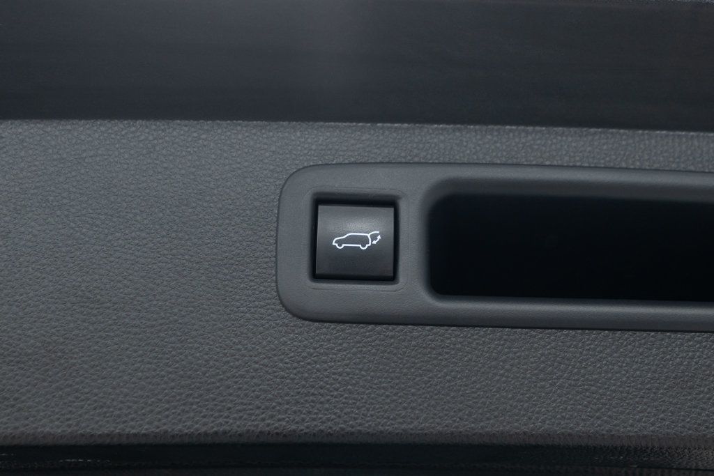 2021 Toyota Highlander XLE photo 32