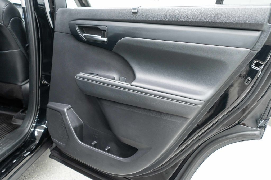 2021 Toyota Highlander XLE photo 33