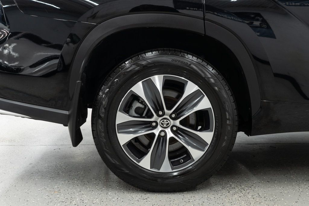 2021 Toyota Highlander XLE photo 40