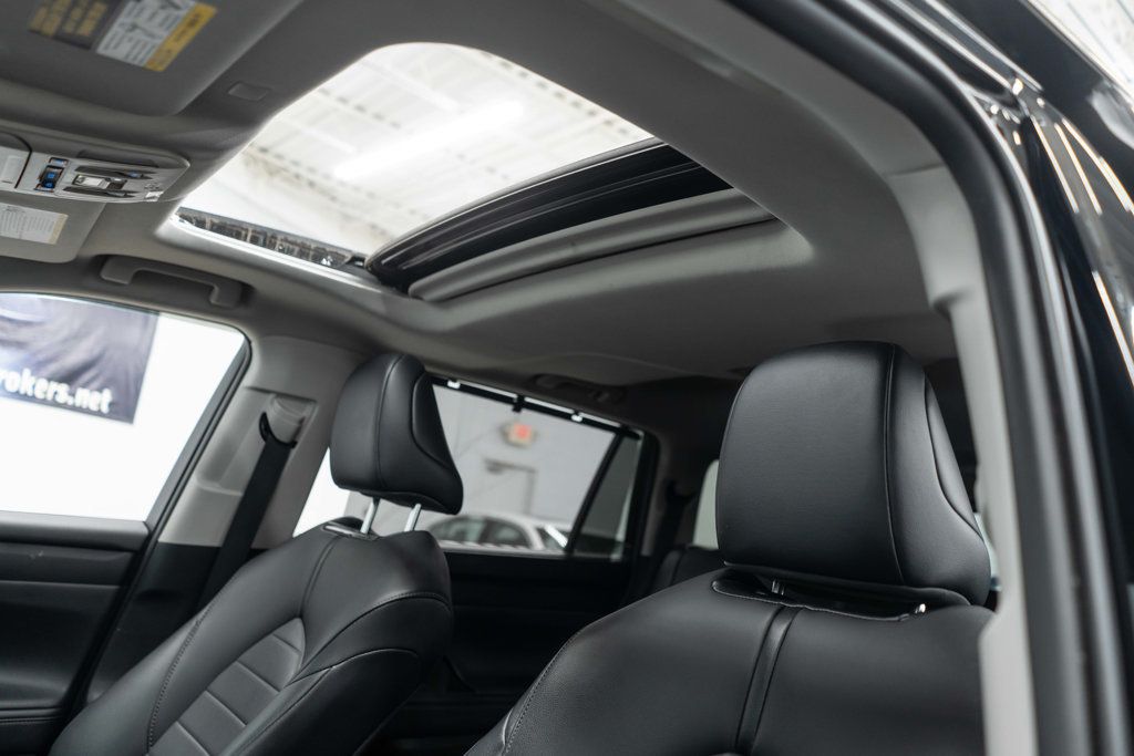 2021 Toyota Highlander XLE photo 6