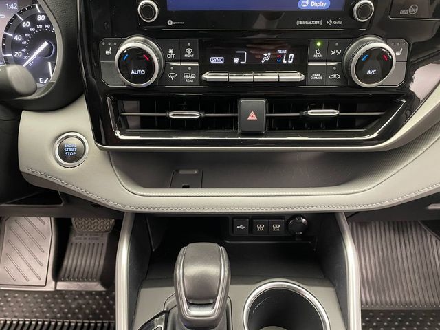2021 Toyota Highlander XLE AWD - 22875081 - 26