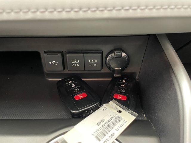 2021 Toyota Highlander XLE AWD - 22924768 - 27