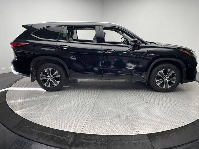 2021 Toyota Highlander XLE AWD - 22924768 - 3
