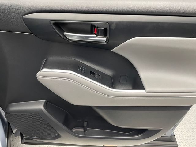 2021 Toyota Highlander XLE AWD - 22959843 - 18