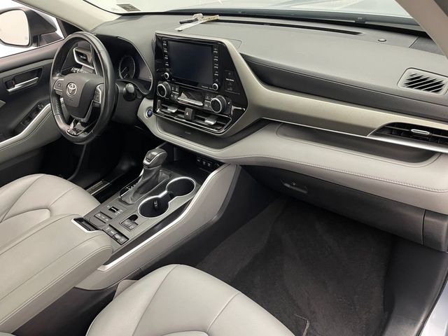 2021 Toyota Highlander XLE AWD - 22959843 - 19