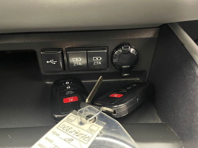 2021 Toyota Highlander XLE AWD - 22959843 - 39