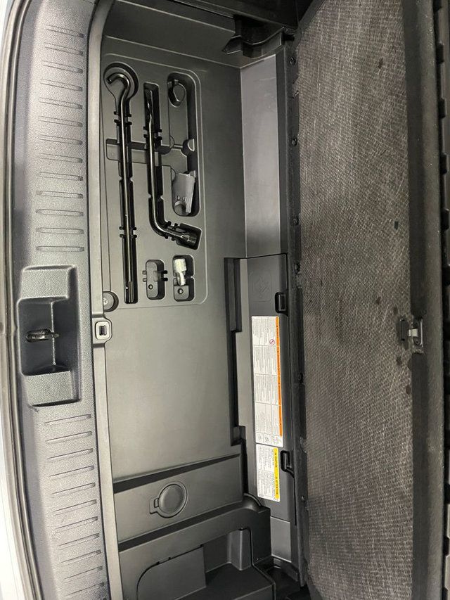 2021 Toyota Highlander XLE AWD - 22959843 - 44