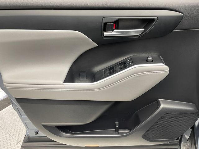2021 Toyota Highlander XLE AWD - 22959843 - 8