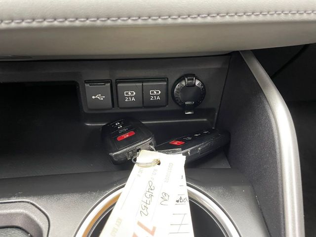2021 Toyota Highlander XLE AWD - 22983545 - 27