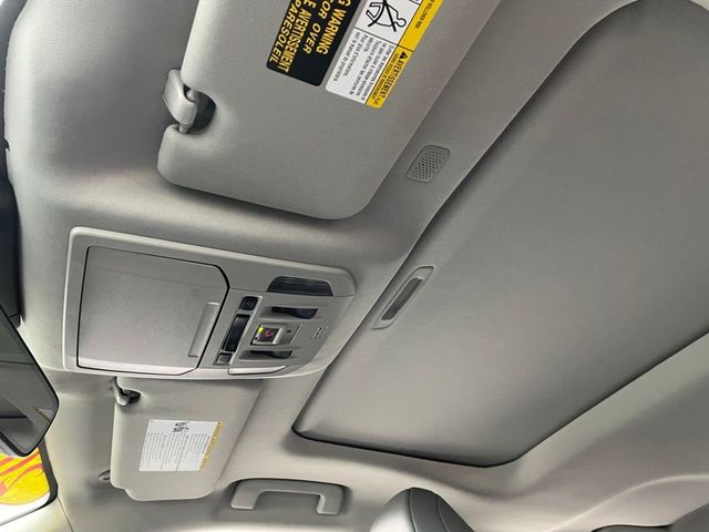 2021 Toyota Highlander XLE AWD - 22983545 - 30