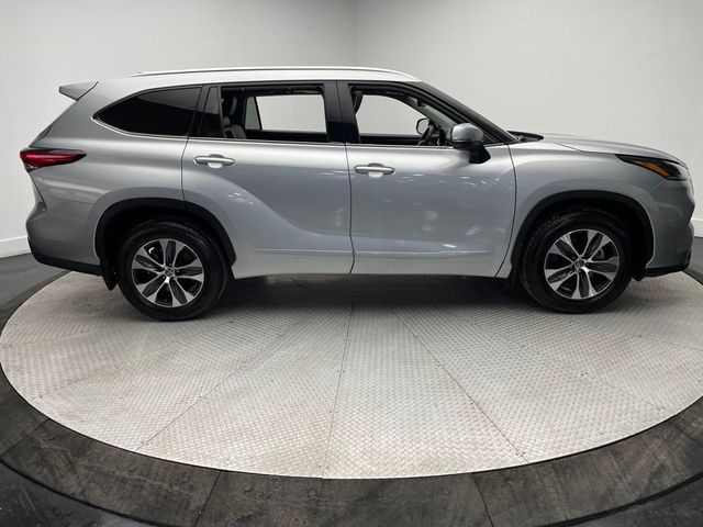 2021 Toyota Highlander XLE AWD - 22983545 - 3