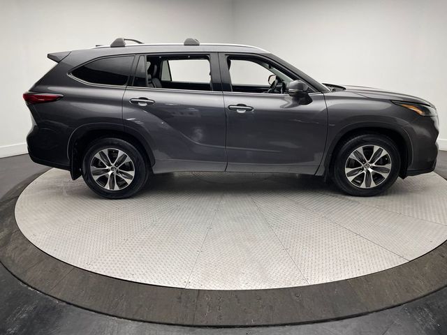 2021 Toyota Highlander XLE AWD - 22983970 - 3