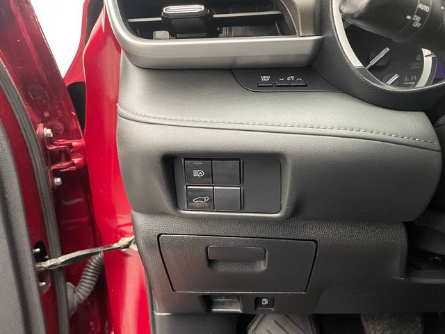 2021 Toyota Highlander XLE AWD - 22987782 - 19