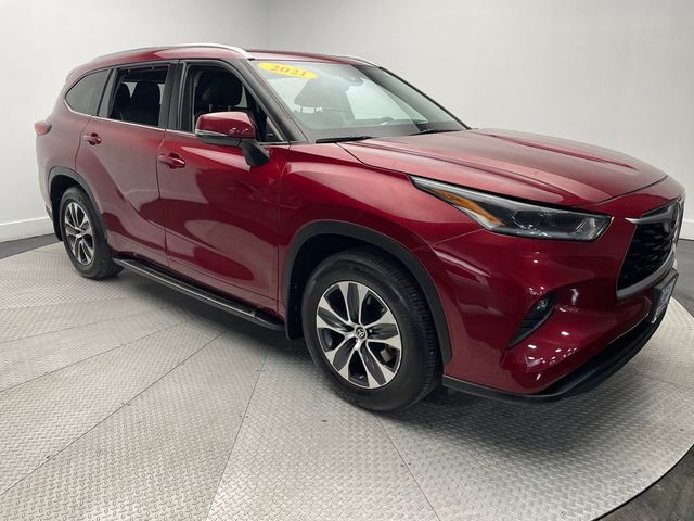 2021 Toyota Highlander XLE AWD - 22987782 - 2