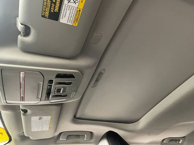 2021 Toyota Highlander XLE AWD - 22987782 - 31