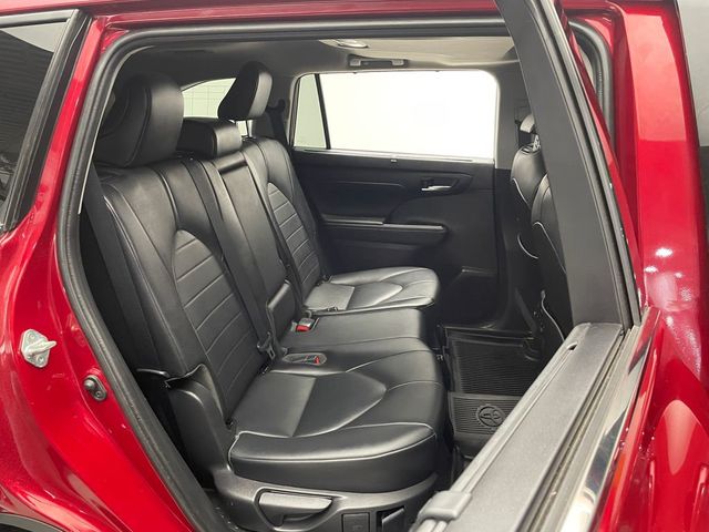 2021 Toyota Highlander XLE AWD - 22987782 - 38