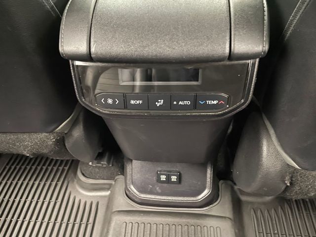 2021 Toyota Highlander XLE AWD - 22987782 - 39