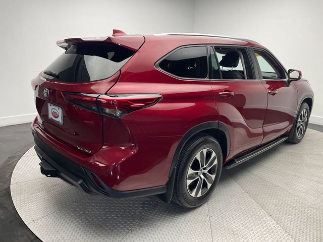 2021 Toyota Highlander XLE AWD - 22987782 - 4