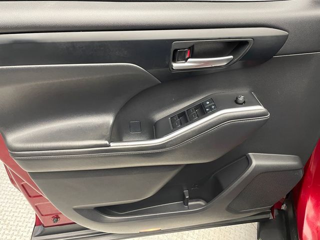 2021 Toyota Highlander XLE AWD - 22987782 - 8