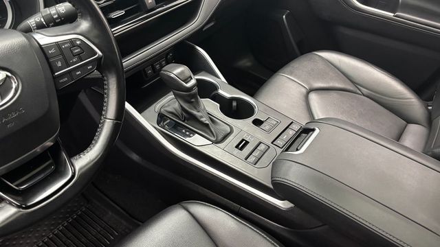 2021 Toyota Highlander XLE AWD - 23024367 - 19