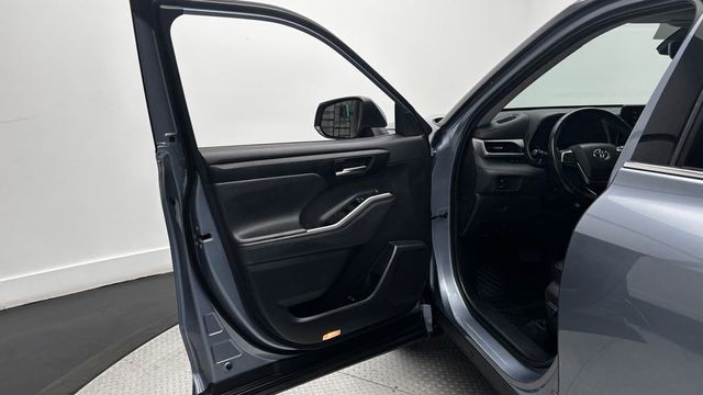 2021 Toyota Highlander XLE AWD - 23024367 - 21