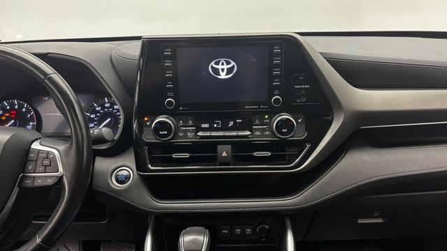 2021 Toyota Highlander XLE AWD - 23024367 - 22