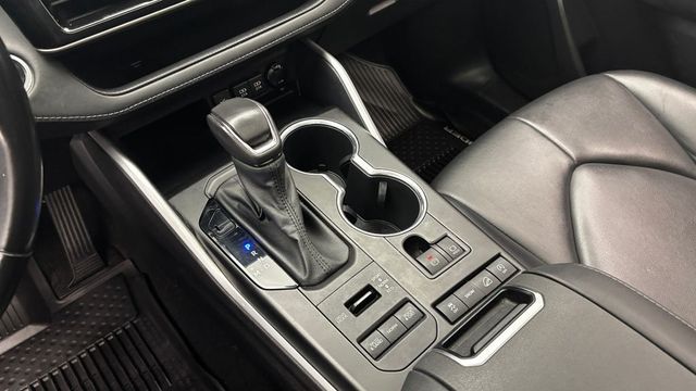 2021 Toyota Highlander XLE AWD - 23024367 - 26