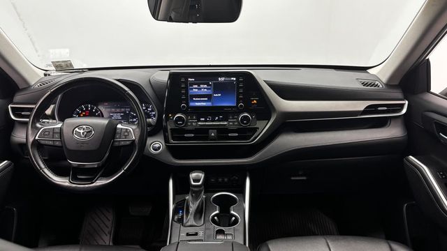 2021 Toyota Highlander XLE AWD - 23024367 - 32